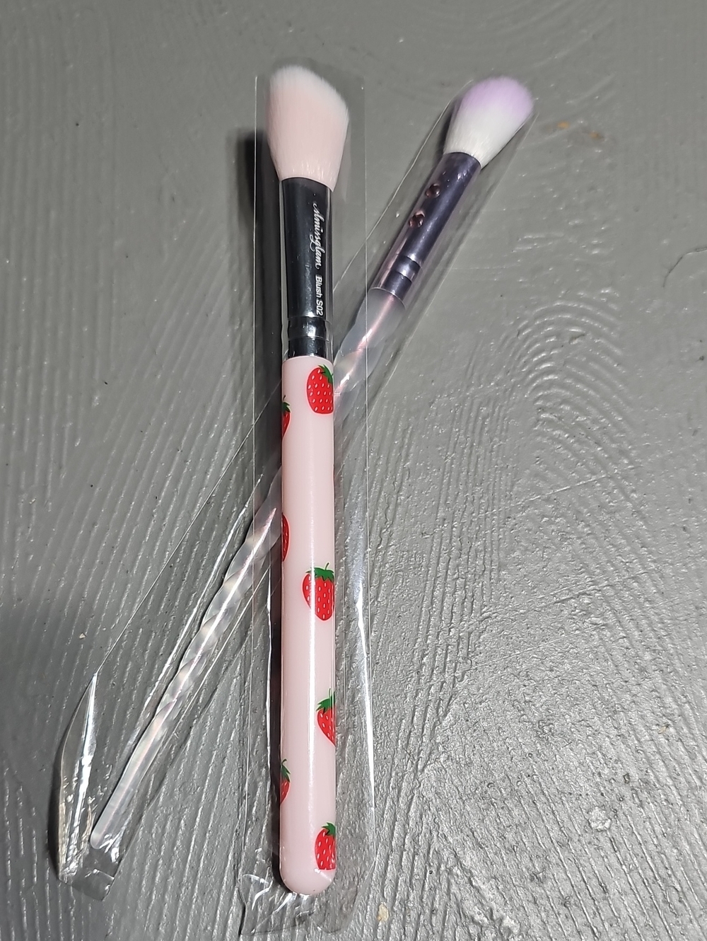 SLMISSGLAM Strawberry Blusher & Contour Brush Full Size Cosmetics Tools